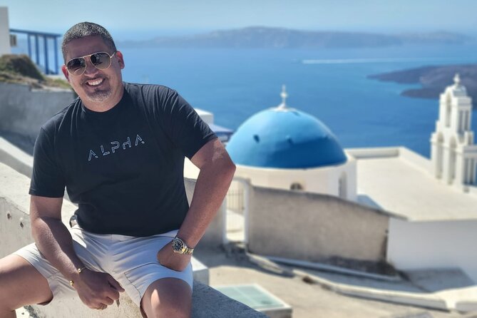 4 hrs PRIVATE island tour and photos, Oia and Blue domes - Pyrgos: a look at everyday Santorini