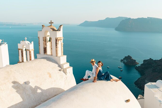 5-hour Private Guided Tour of Santorini - Red Beach: a short volcanic photo stop