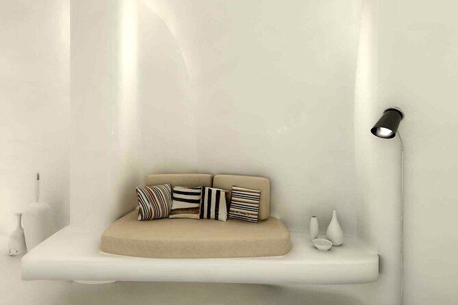Akrotiri: Couples Massage & Pool Day Access - One hour by the outdoor pool
