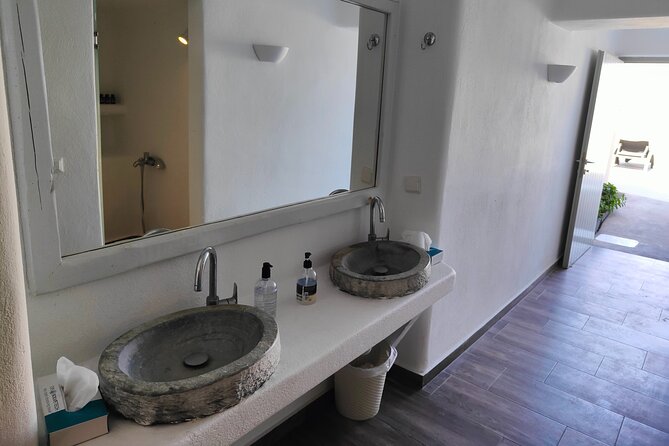 Akrotiri: Couples Massage & Pool Day Access - What happens when you arrive