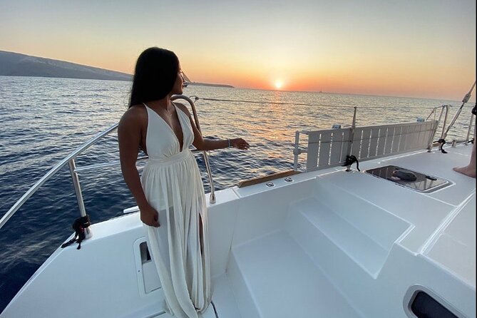 ALL-INCLUSIVE: Santorini Caldera Cruise with Greek Meal & Drinks - A Greek meal at anchor near Nea Kameni