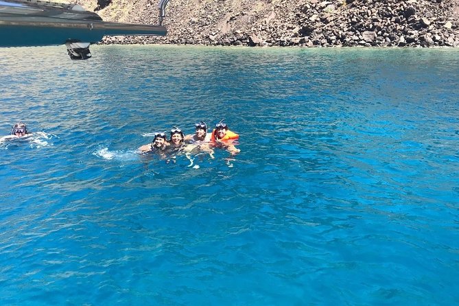 ALL-INCLUSIVE: Santorini Caldera Cruise with Greek Meal & Drinks - Mesa Pigadia and the white volcanic shore