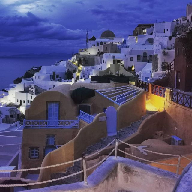 Best of Santorini 4hours Private Tour - Oia: Santorini’s postcard village