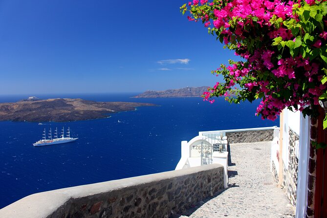 Best Santorini Small Group Tour for Cruise Passengers - Oia: famous, beautiful, and demanding on foot
