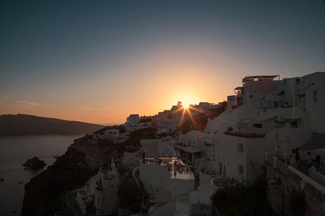 Blue Dome and Oia Sunset Small Group Transfer - How much guiding should you expect?