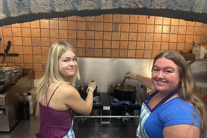 Cooking Class with Private Chef - prepare & enjoy local menu - An old home with a small kitchen