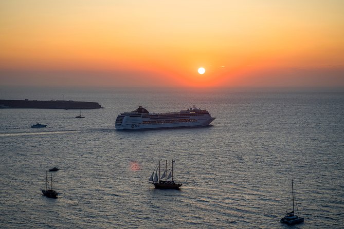 Discover Santorini Private Tour - Oia, where the postcard Santorini begins