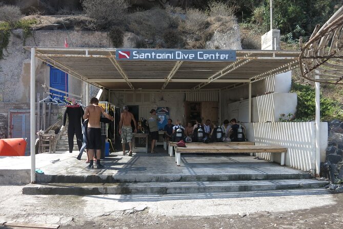 Discover Scuba Diving in the Caldera of the Volcano in Santorini - Equipment, photographs, and practical comfort