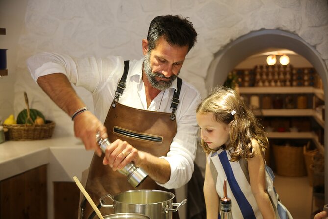 Exclusive Cooking Experience in our Cave Home by Petra Kouzina - Group size and the social side