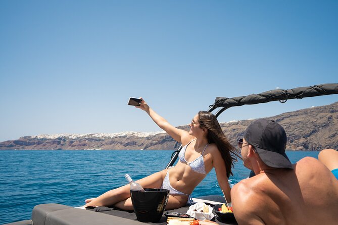 Exclusive cruise experience in Santorini - The volcanic islands and hot springs