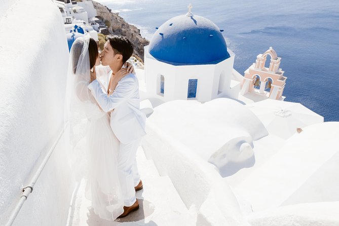 Exclusive Photo Session - 1hour - Blue Domes and the classic Santorini frame