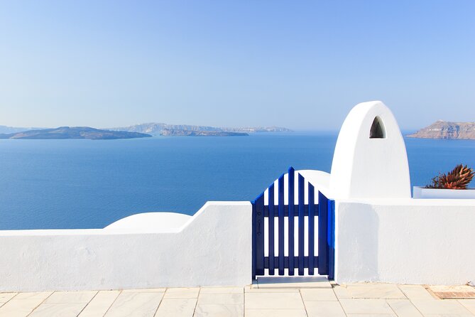 Explore Oia(IA) - Private Guided Tour - Walking Oia’s white lanes and blue domes