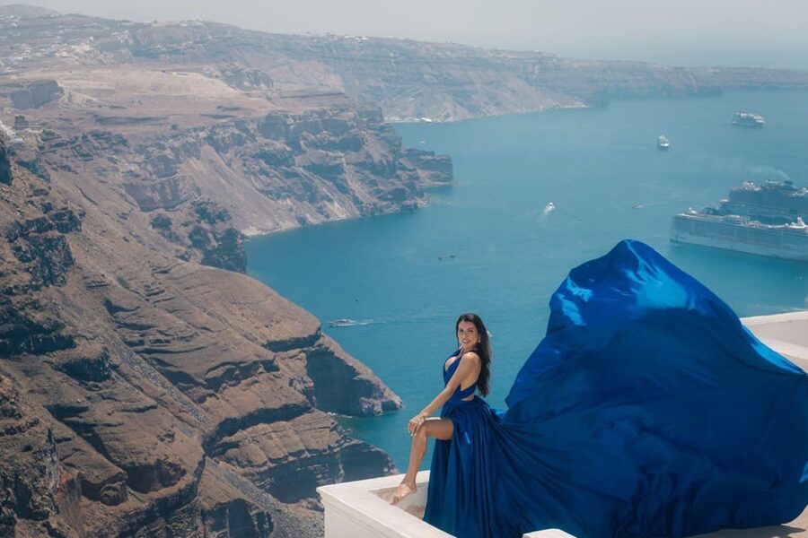 Flying dress Photoshoot in Santorini with Hotel Pickup - Is $141 per person fair value?