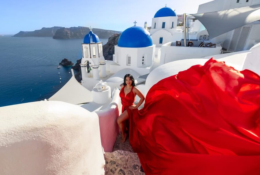 Flying Dress Photoshoot Santorini - Why Imerovigli works for the photos