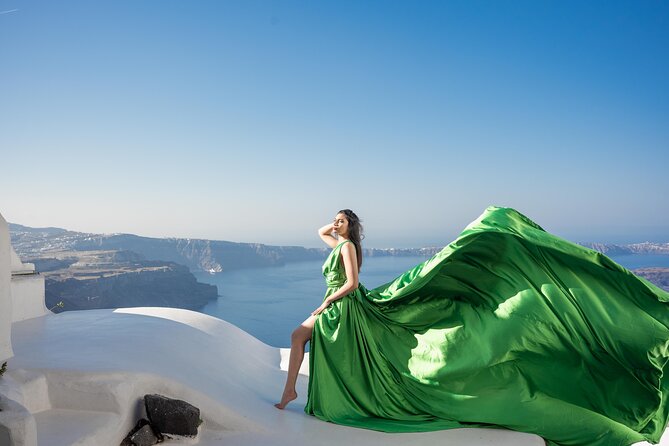 Flying Dress Photoshoot Tour in Santorini & Pick up - What happens during the one-hour session