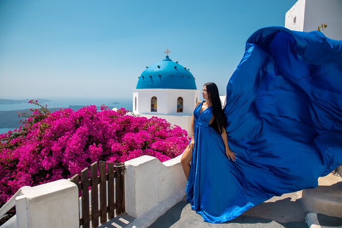 Flying Dress Photoshooting Santorini - Oia’s white buildings become your studio