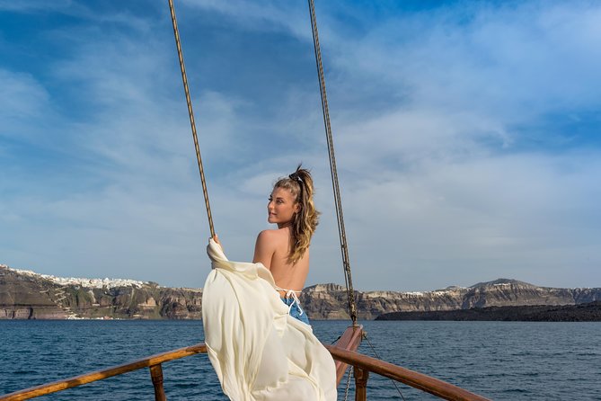Full Day Boat Tour to Caldera Islands & Sunset in Oia by bus - Palea Kameni and the swim to the hot springs