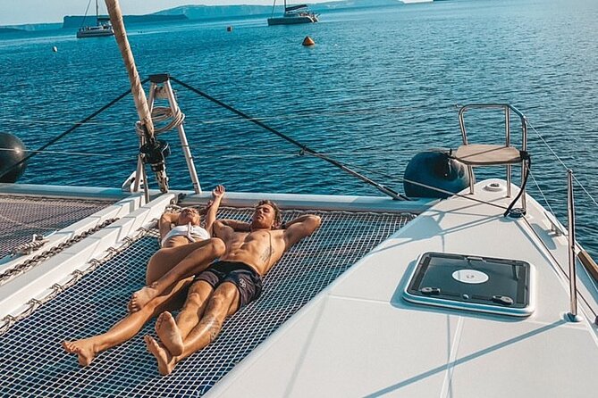 Half-Day Exclusive Catamaran Cruise in Santorini with Meal and Open Bar - Why this catamaran cruise works so well