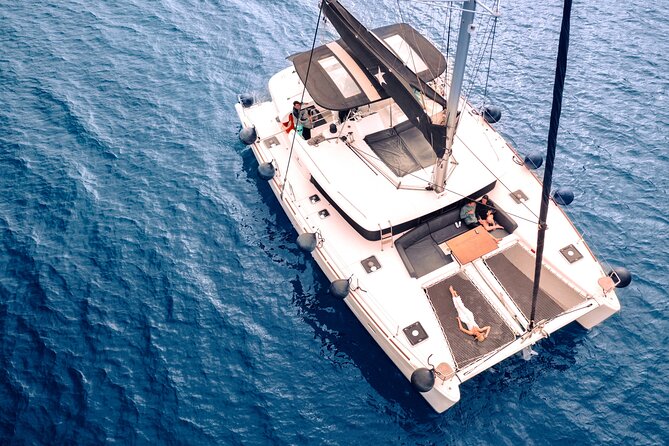 Half Day Premium Catamaran Cruise in Santorini including Oia - What the five-hour format really means