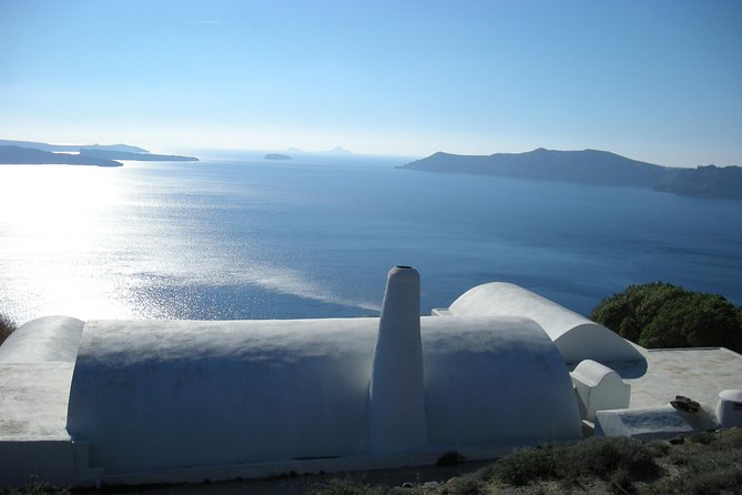 Hiking activity through the volcanic land of wonder - Firostefani and the cave-house rooftops