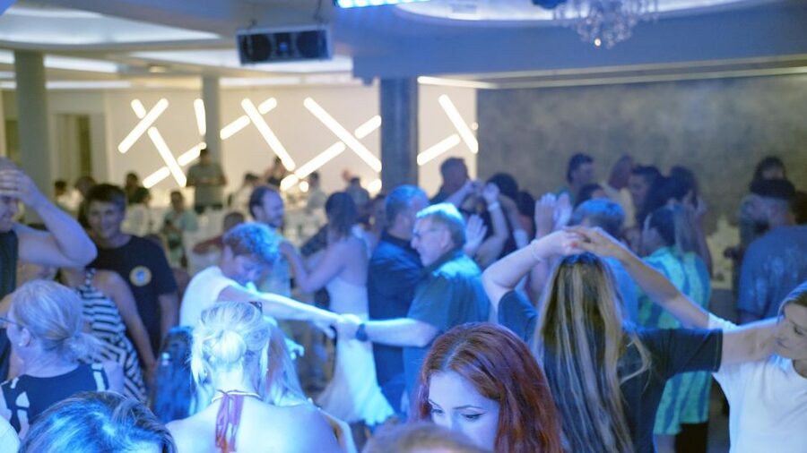 Kamari: Greek Show, Buffet Dinner, and Drinks at Dimitris - Live Greek music begins at 9 p.m.