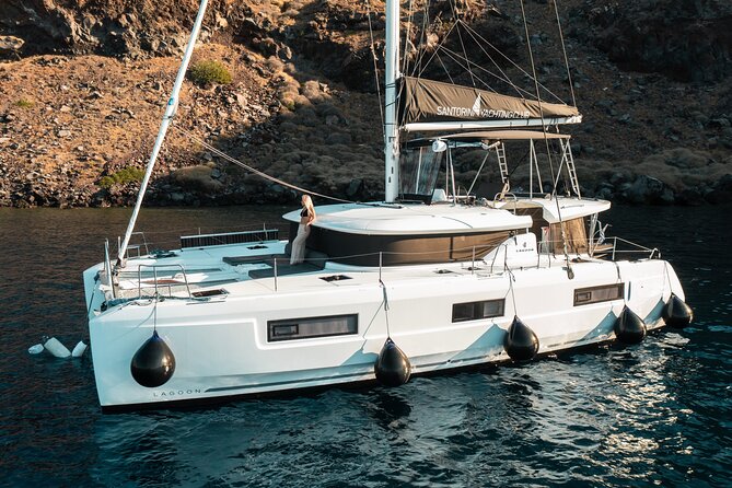 Majestic Catamaran Caldera Cruise with Snacks, Meal & Drinks - Crew service and the small-group advantage