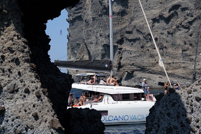 Morning Caldera Cruise with BBQ Meal and Drinks - The crew makes the difference