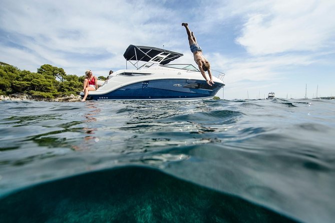 Motor Yacht (2020)Luxury Private Cruise Around Santorini - Red Beach and White Beach: Santorini’s volcanic shoreline