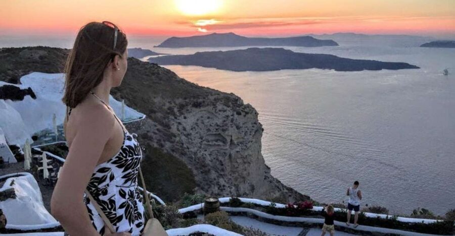 North Santorini: Private Tour with Oia Sunset by Natives - A four-hour route that builds toward sunset