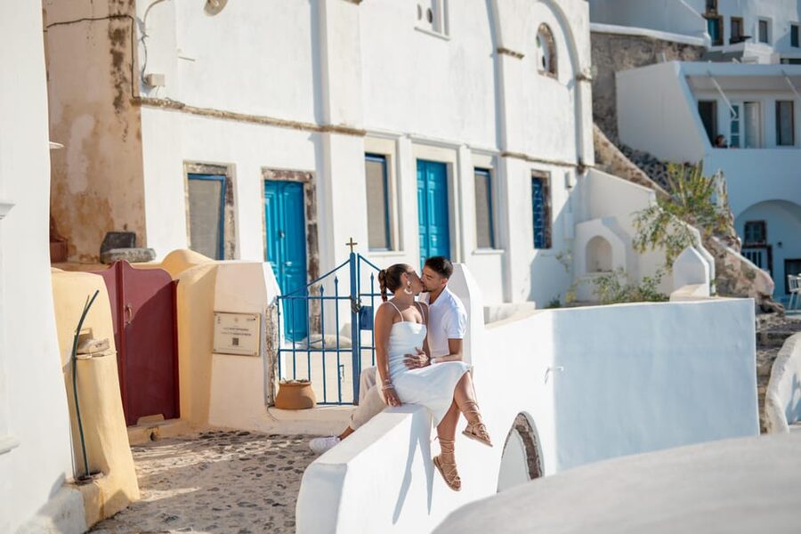 Oia: Couple photoshoot with 30 edited Photos - Key Points Before You Book