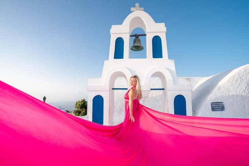 Oia: Santorini Photoshoot with Flying Dress Rental Option - How the photographer and assistant shape the hour