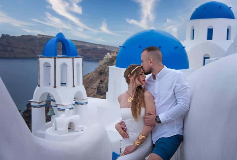 Oía: Santorini Professional Photoshoot with Edited Photos - Key points at a glance