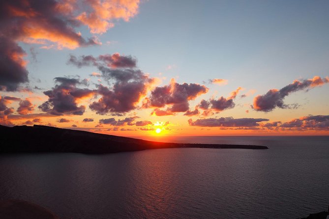 Oia Sunset Roundtrip Transfers - Two hours on Oia’s main street