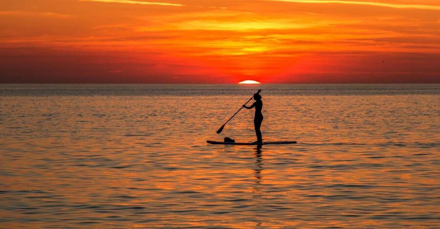 Paddle Board Rental: Glide on the Water with Ease - The first strokes: what beginners should expect