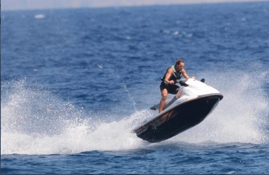 Perissa: Santorini Jet Skiing, Tubing, and Kayaking Package - One hour on a kayak or SUP gives you breathing room
