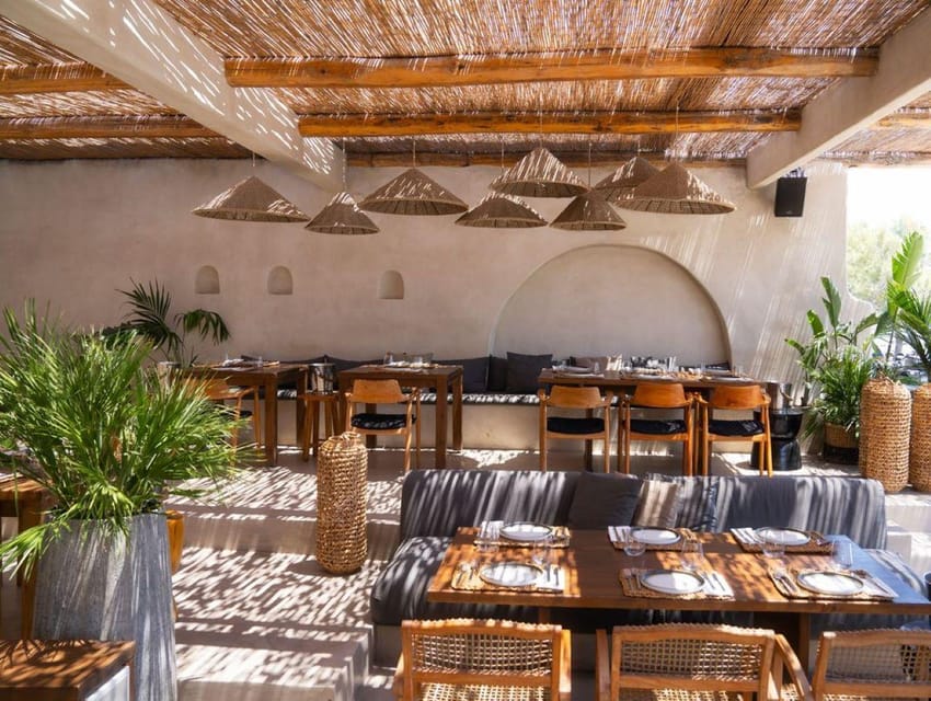 Perivolos: Beach Experience at Wet Stories - Who will enjoy this beach club most?