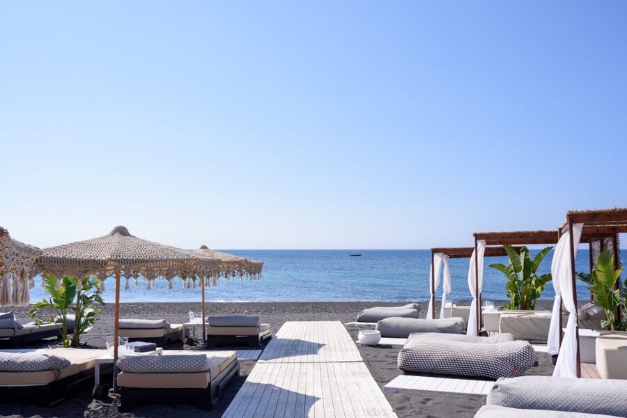 Perivolos Beach: Sun-Bed Experience FortyOne Bar Restaurant - What the beach and water are really like