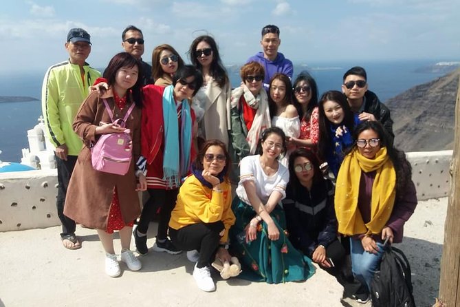 Private 8h tour on Santorini - Oia’s main street and the famous view