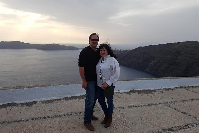 Private 8h tour on Santorini - Fira for shopping and caldera photos