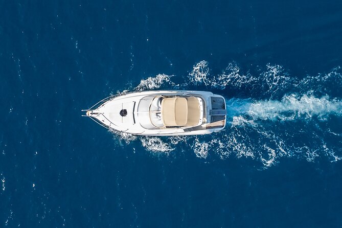 Private all included yacht Tour in Santorini - What the private format adds