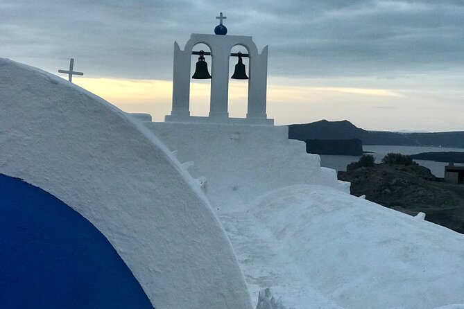 Private Discovery Tour with Wine Tasting - Akrotiri - Red beach - The guides and the feel of the outing