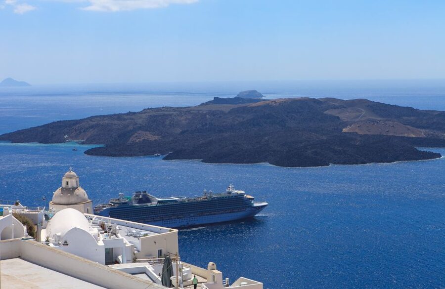 Private Famous Sights Tour with Local Guide in Santorini - What the guide adds
