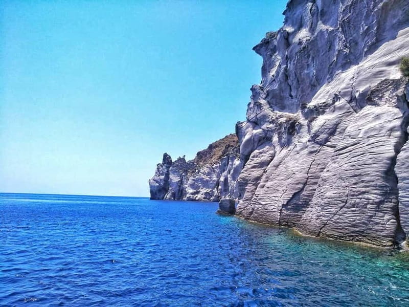 Private, fully customizable cruise in Santorini's caldera - Why the caldera looks better from an 8-meter RIB