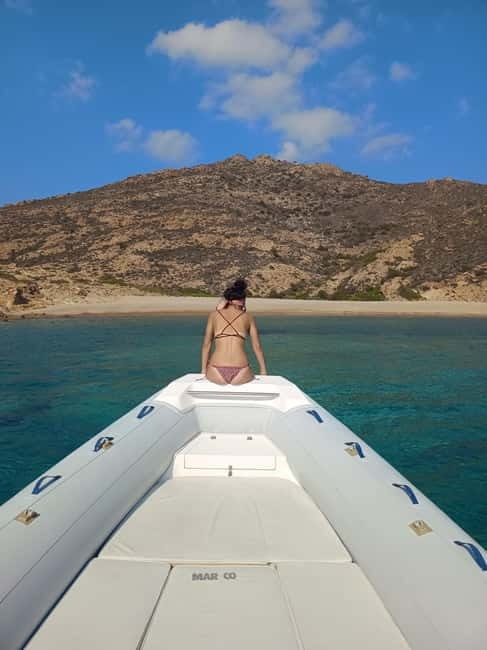 Private, fully customizable cruise in Santorini's caldera - Swimming and snorkeling in quieter water