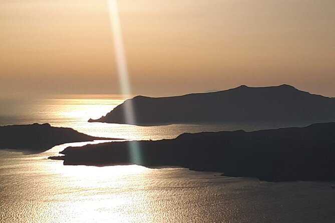 Private Half Day Guided Tour Visit to Santorini - Oia: two hours among the blue domes