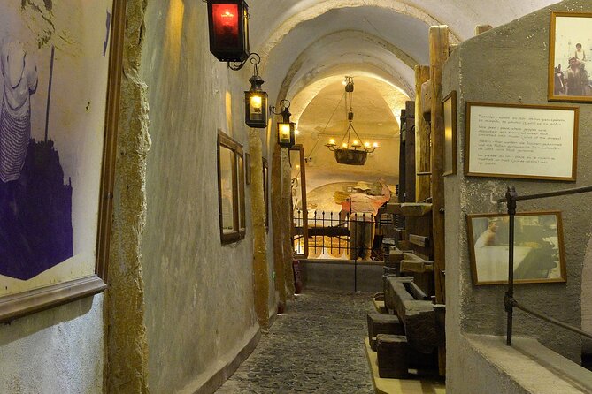 Private Half Day Tour with Wine Tasting in Santorini - Time in Oia, Santorini’s famous village