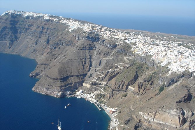 Private Helicopter Tour Santorini 20 minutes - up to 4 passengers - Leaving Exo Gonia for the southern coast