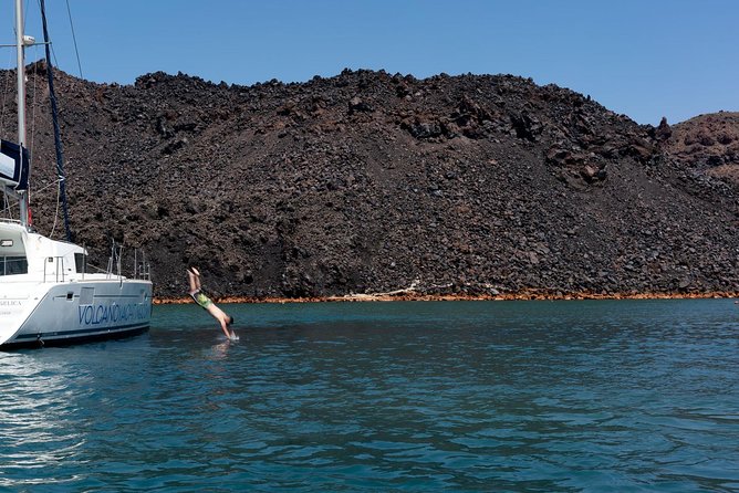 Private Luxury Caldera Cruise with a rich BBQ meal and Open Bar! - BBQ lunch and an open bar on the water