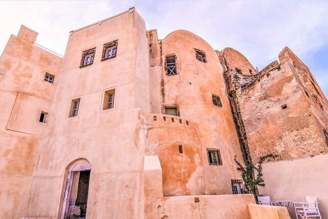 Private Santorini Sightseeing Tour – Customizable,Cruise Friendly - Oia’s main street in a limited window
