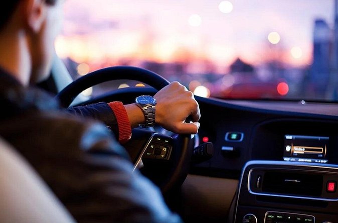 Private Transfer from Santorini Airport to Santorini - Who should book this transfer?